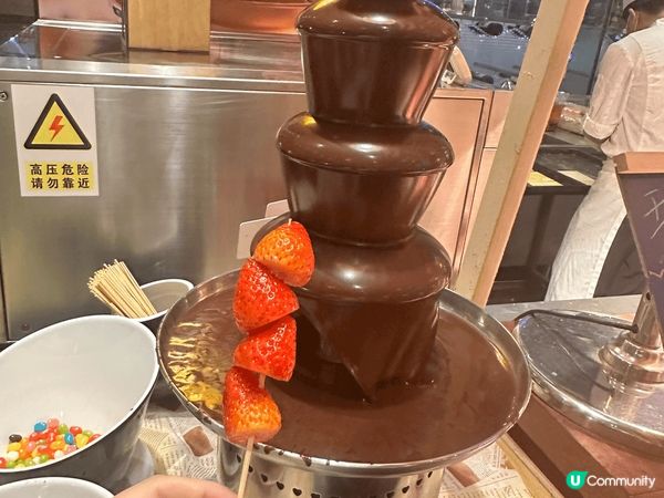 物超所值的地點 又能唱歌又有很多吃的自助晚餐