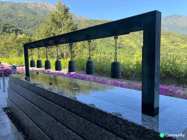 慈山寺位於香港新界大埔區，是一個融合自然與文化的靜謐之地。秋...