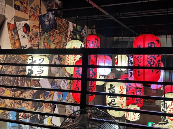 這是位放旺角的捌加廿陸天掃羅居酒屋，其裝修設計富日本特別，牆...