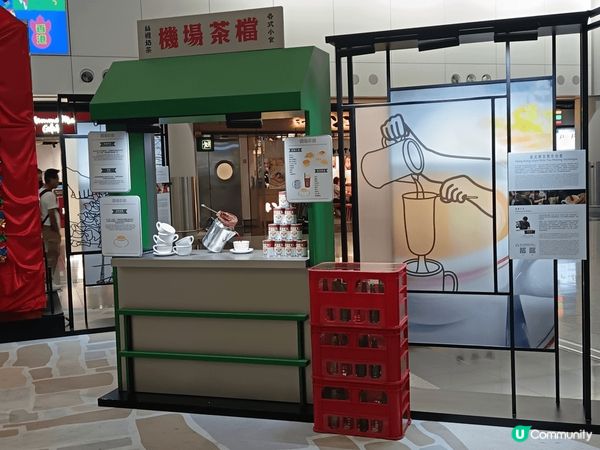 位於香港國際機場入境大堂出面"文化藝術街" 我都係去完旅行返...