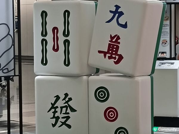 位於香港國際機場入境大堂出面"文化藝術街" 我都係去完旅行返...