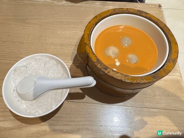 曼谷朱拉大學夜市最好味的甜品，簡直係世一的芝麻湯圓，仲要配上...