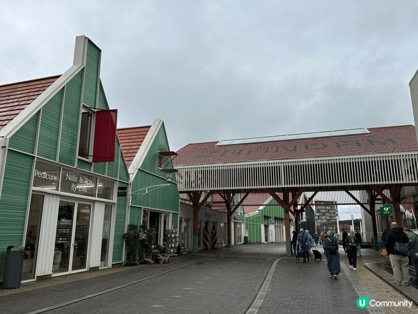 位於荷蘭嘅Zaandam贊丹童話小鎮，甫踏出車站，就恍如置身...