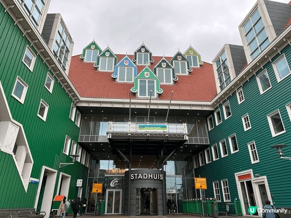 位於荷蘭嘅Zaandam贊丹童話小鎮，甫踏出車站，就恍如置身...