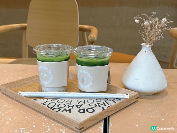 泰國曼谷CPS coffee 門外設計十分特別，好像穿過隧道...