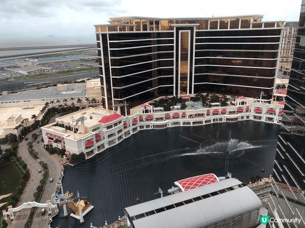 澳門君悅酒店住嘅套房望落去嘅景色真係好靚，可能係單邊位置，可...