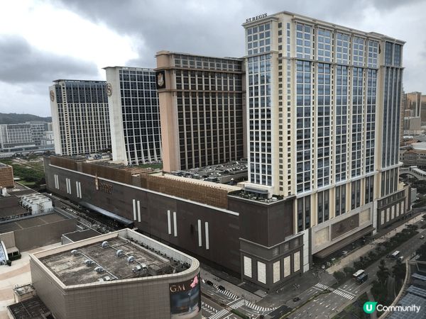 澳門君悅酒店住嘅套房望落去嘅景色真係好靚，可能係單邊位置，可...