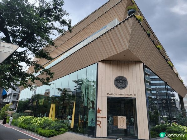 這家位於中目黑的星巴克不僅提供獨特的咖啡，包括咖啡雞尾酒，店...