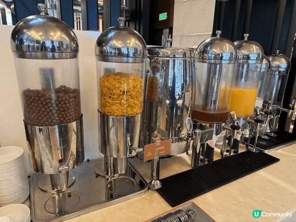 上星期去咗荃灣西如心酒店staycation，朝早嘆咗個自助...