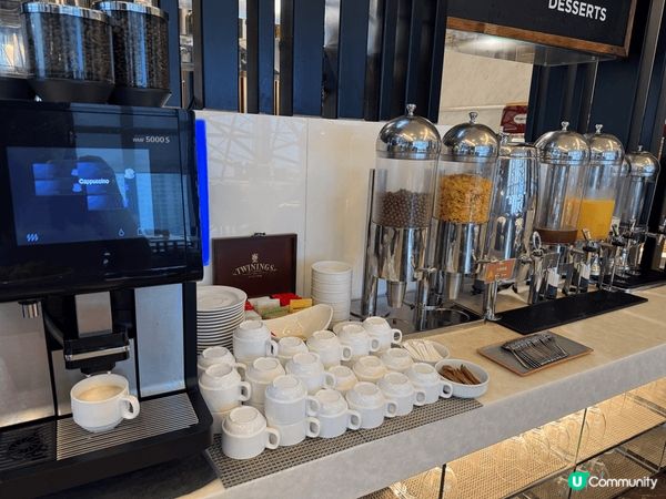 上星期去咗荃灣西如心酒店staycation，朝早嘆咗個自助...