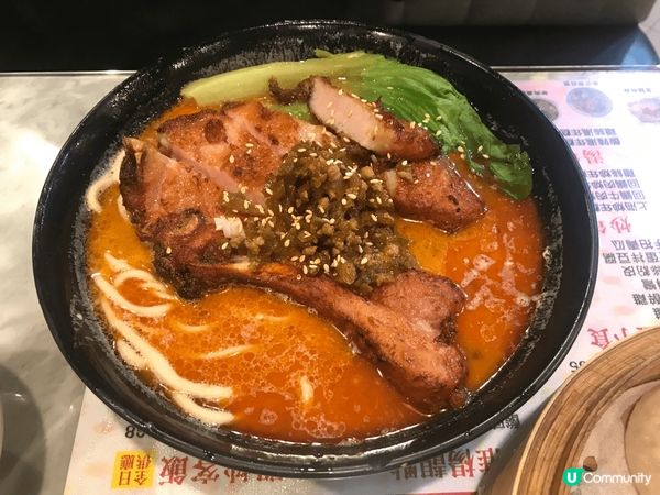 位於新蒲崗的手拉麵小廚，最有名的是小籠包和豬扒擔擔麵拉麵，小...