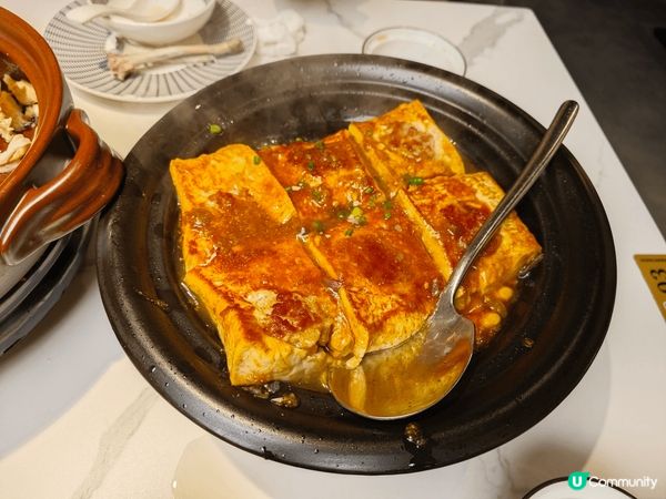 上圖是深圳大梅沙，這裡有美麗的海灘，很適合和小朋友一起游泳和...