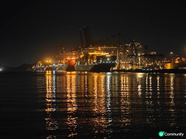 上圖是深圳大梅沙，這裡有美麗的海灘，很適合和小朋友一起游泳和...