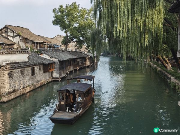 今次華東遊，可以到黃埔江邊感受一下它繁華的景象；西湖的夜景亦...