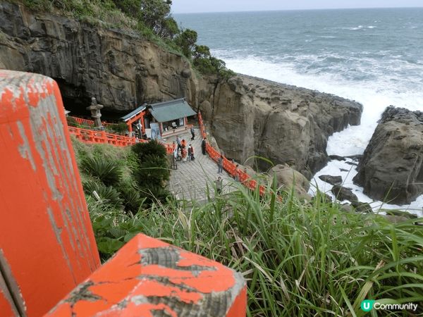 第一次去日本鹿兒島，參觀了這個位於懸崖海邊的神社，海浪不停泊...