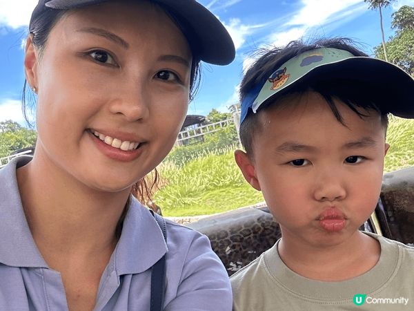 去左泰國，係華欣動物園同長頸鹿影相，去玩playhouse,...