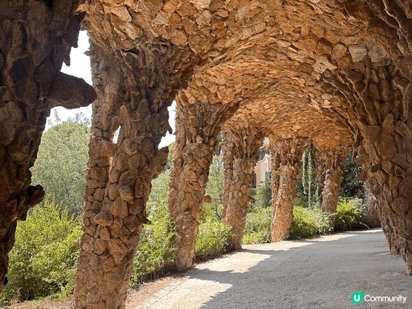 佢幫我是一個很多歷史延續的地方，很多建築物都保留着古代藝術的...