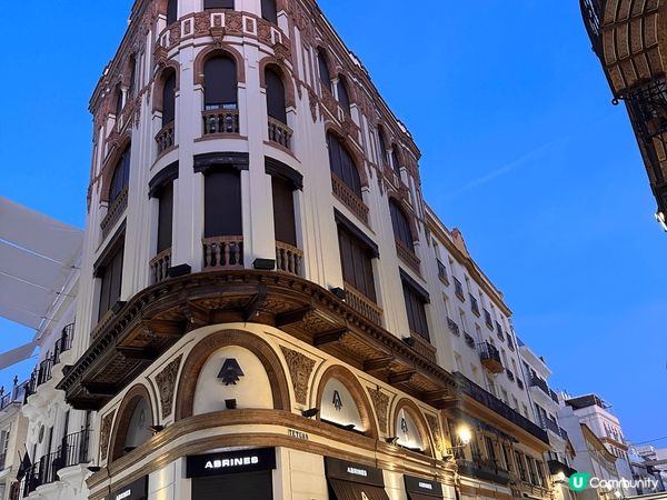 佢幫我是一個很多歷史延續的地方，很多建築物都保留着古代藝術的...