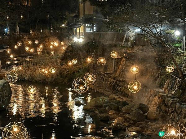 黑川溫泉街很好逛，黑川溫泉♨️湯明燈祭，沿河川掛滿縷空竹製燈...