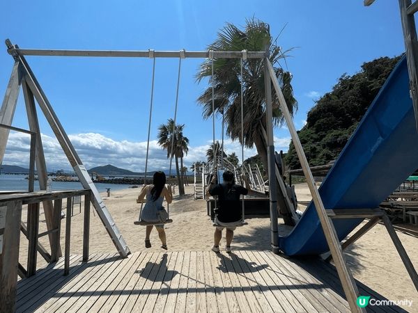 富士山是日本的象徵，吸引無數遊客前來欣賞其壯麗景色。周圍的河...