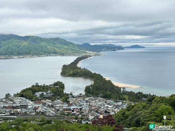 這是日本大阪近郊一個叫天橋立的景點，可以從兩邊岸的山上公園俯...
