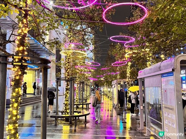 台北101及信義商圈的聖誕夜，步入年底，各家購物中心紛紛開始...