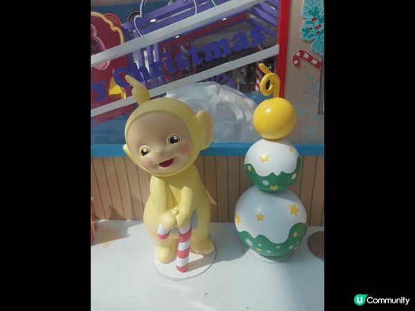 聖誕就到啦～ 很多商場都有不同的聖誕裝飾及擺設，並播放著聖誕...