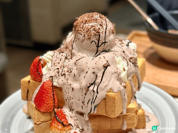 第一張圖片為茶木的甜品-曲奇巧克力蜜糖磚塊，焗得金黃的多士配...