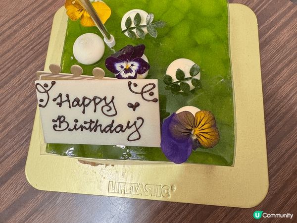 第一張為芒果沙冰, 夏日消暑一流; 第二張為布丁, 第三張為...