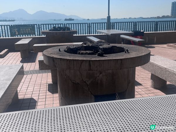 天氣咁凍梗係去BBQ，好耐冇去咖啡灣，對住個海燒嘢食個感覺真...