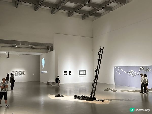 今天最啱就係喺室內打卡 而藝術館就最啱行 依一間藝術館位於台...