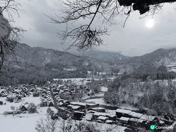 日本白川鄉，非常有特色的合掌屋在雪景中份外吸引，一月份的晚上...