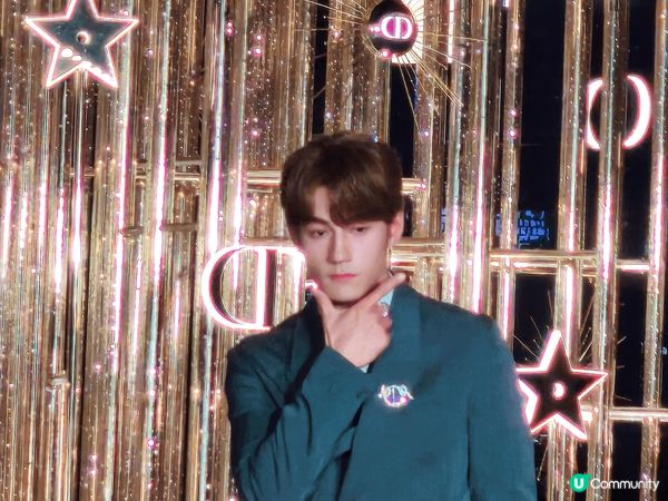 今日行過尖沙咀除咗有燈飾之外,有Christian Dior...