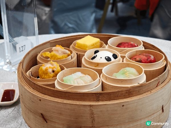 就快又到聖誕節了，多啲出街慶祝聖誕節，有靚靚聖誕樹裝飾同埋熊...