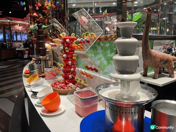 四海一家自助晚餐，性格比高，由17:00-21:00，食足4...