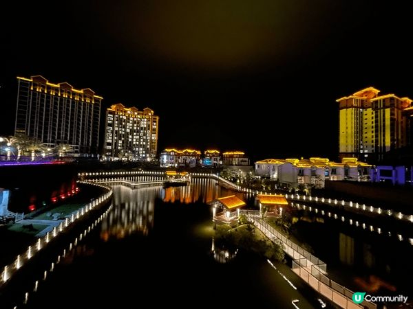 這裹是中國惠州慕思嘉華溫泉酒店，很大很美的溫泉區，温泉有室外...