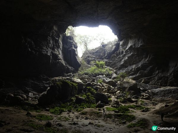 廣西獨特的喀斯特地貌，前往未開發為旅遊景點的弄响天坑，參觀大...