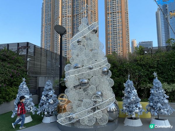 聖誕帶小朋友黎荃灣廣場就岩晒啦，好多小朋友好熱鬧，又有吹氣滑...