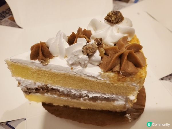 冬天聖誕節食酒店內推出聖誕老人造型的荔枝士多啤梨慕絲，帶點酒...