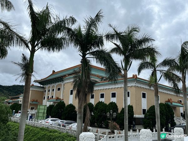 台北故宮博物院有豐富的古物收藏，令人目不暇給的珍寶，建築本身...