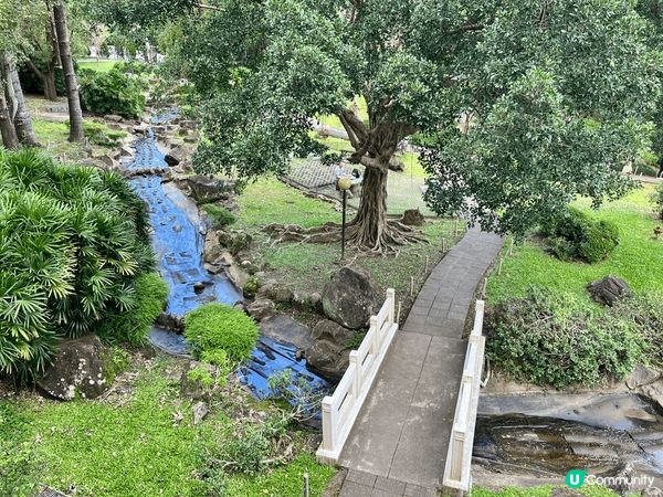 台北故宮博物院有豐富的古物收藏，令人目不暇給的珍寶，建築本身...