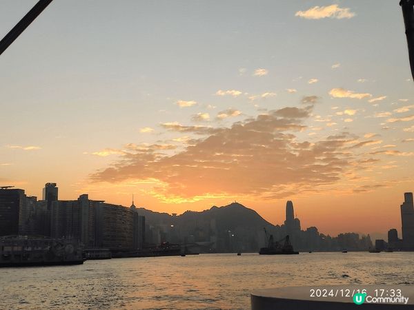 1. 由北角坐船到觀塘時在船上看到的日落，太迷人了