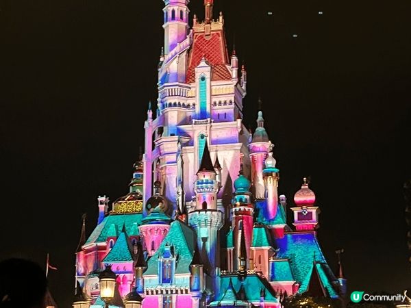 香港迪士尼樂園的星夢光影之旅帶領市民細味觸動心靈的生命旅程。...