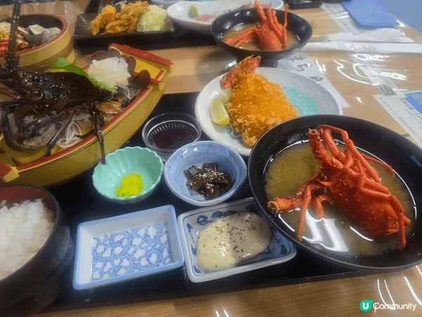 日本伊勢市的龍蝦超級美味，上?時，龍蝦頗新鮮，龍蝦觸鬚還不停...