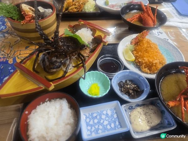 日本伊勢市的龍蝦超級美味，上?時，龍蝦頗新鮮，龍蝦觸鬚還不停...