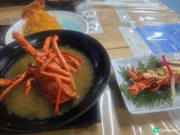 日本伊勢市的龍蝦超級美味，上?時，龍蝦頗新鮮，龍蝦觸鬚還不停...