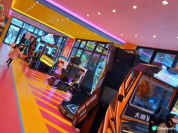 珠海金灣毛林酒店。酒店下面可免費享用大型"遊戲場"和溜冰場。...