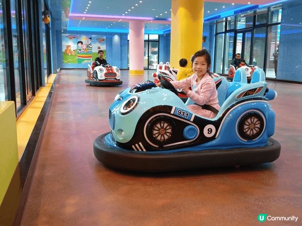 珠海金灣毛林酒店。酒店下面可免費享用大型"遊戲場"和溜冰場。...