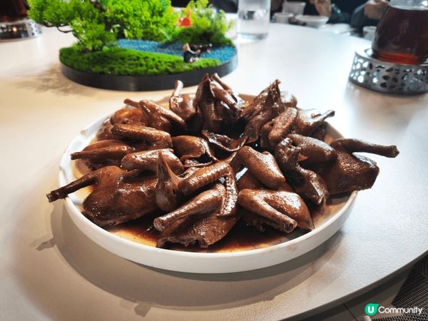 廣東中山石岐乳鴿遠近馳名，位於中山的詹園家宴提供各種蒸、煮和...