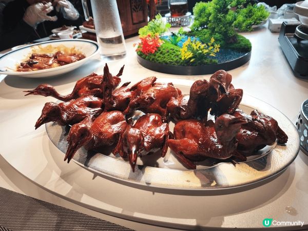 廣東中山石岐乳鴿遠近馳名，位於中山的詹園家宴提供各種蒸、煮和...